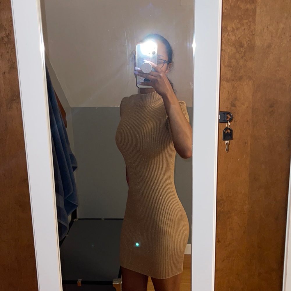 Gold mock-neck form fitting dress - Picture 3 of 3